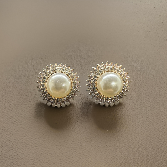 Round Pearl Ear Studs